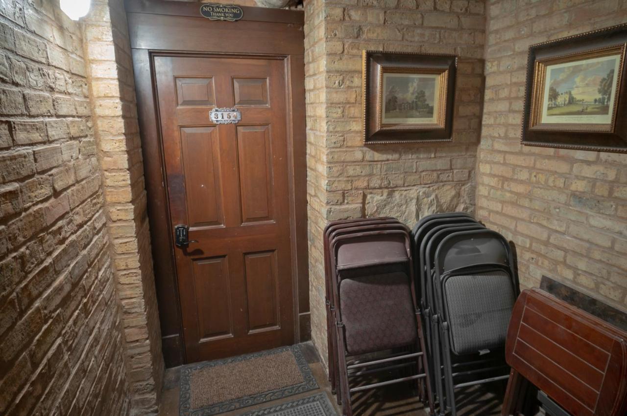 Apartamento Inspiring Grotto Sleeps 10-20 Free Tv & Parking Chicago