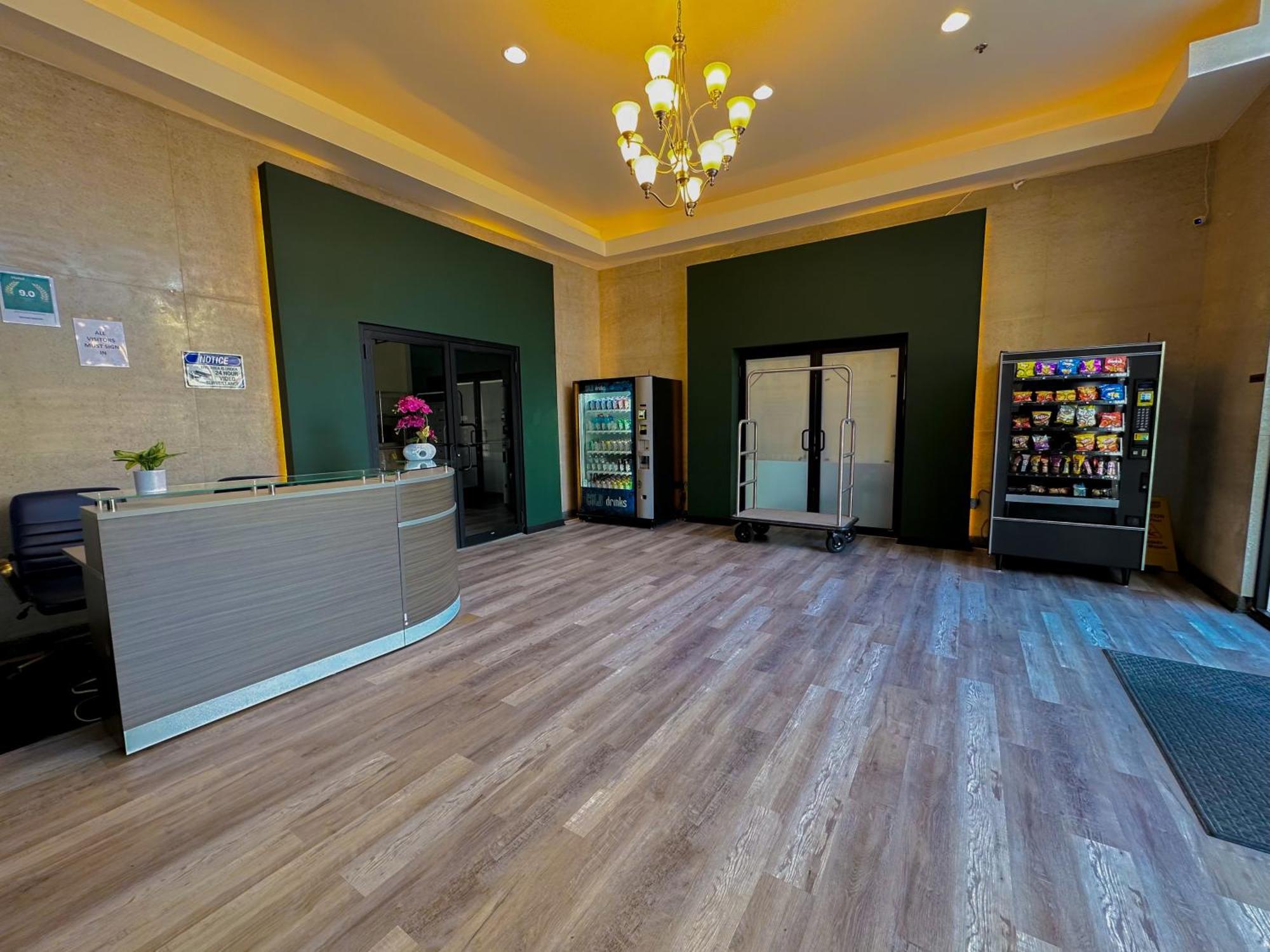 Apartment Bright 2br Luxury Corner With Optional Parking Sleeps 6 Guests Near Mccormick Place And Soldier Field Chicago