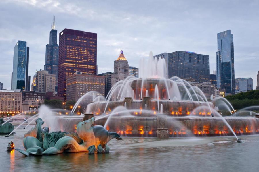 Bright 2br Luxury Corner With Optional Parking Sleeps 6 Guests Near Mccormick Place And Soldier Field * Chicago