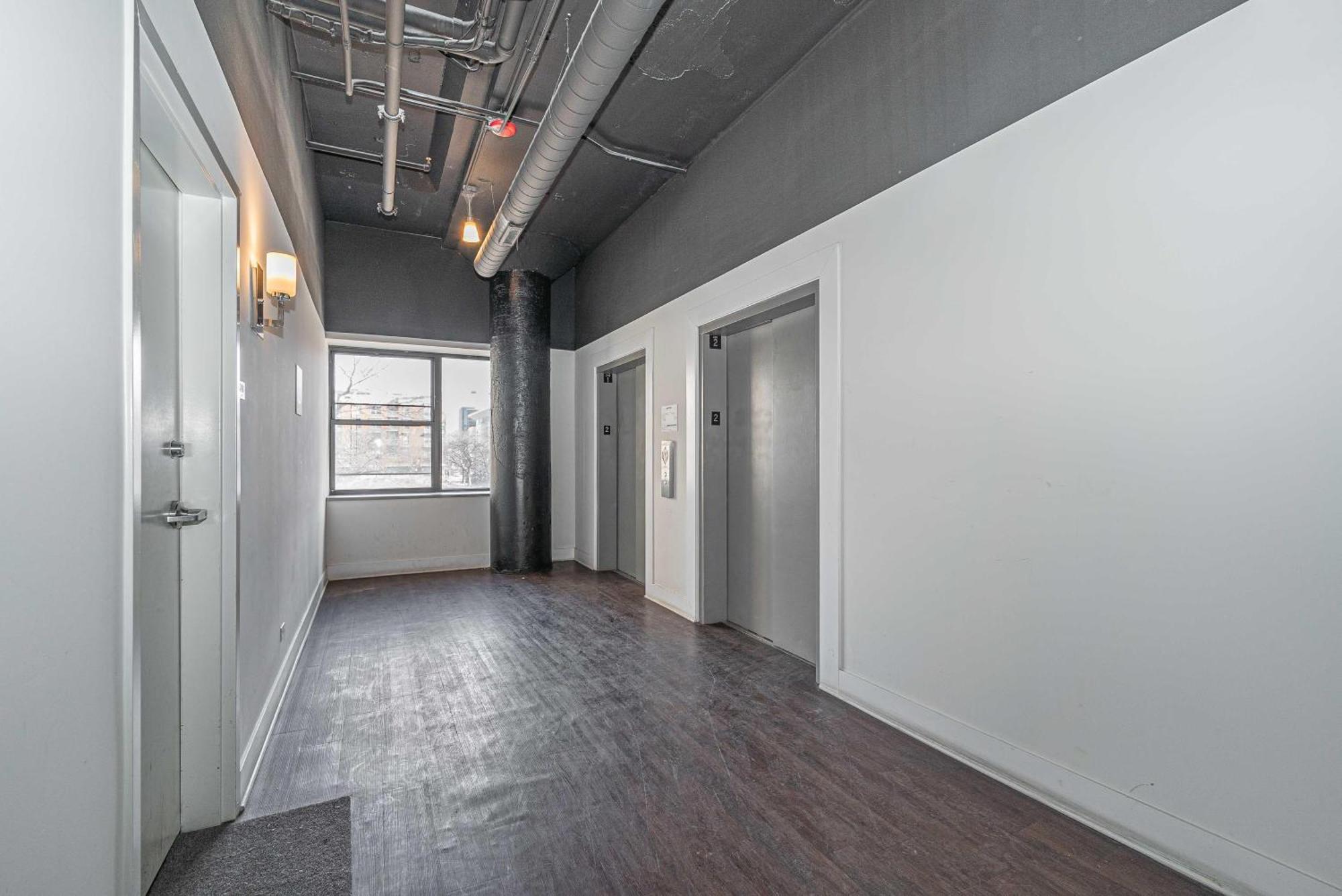 Bright 2br Luxury Corner With Optional Parking Sleeps 6 Guests Near Mccormick Place And Soldier Field *