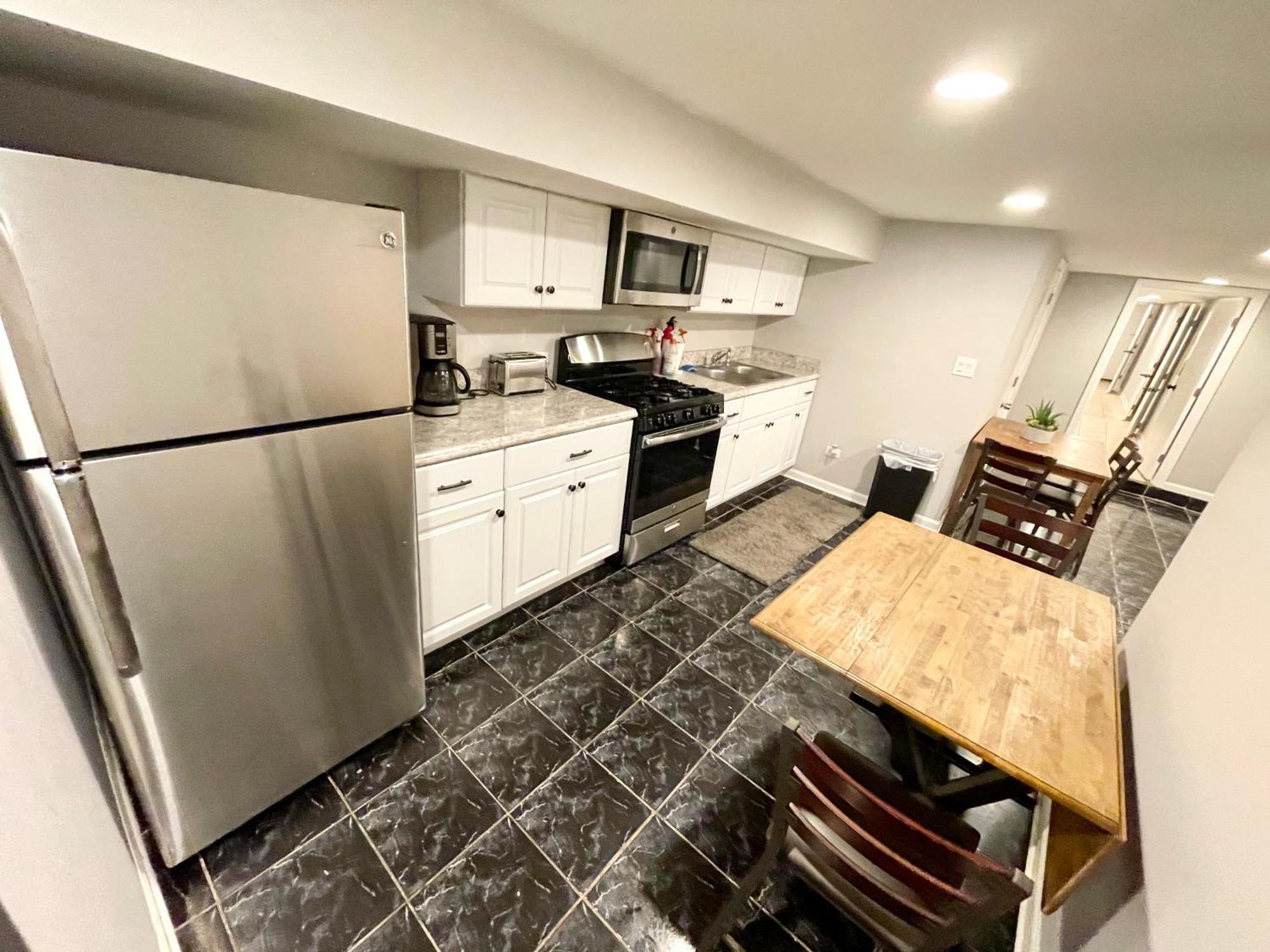 Homestay Close To Downtown - Free Parking Chicago