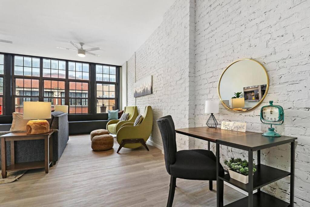 Wonderful 2-bedroom Near Restaurants - Hubbard 4 Apartamento