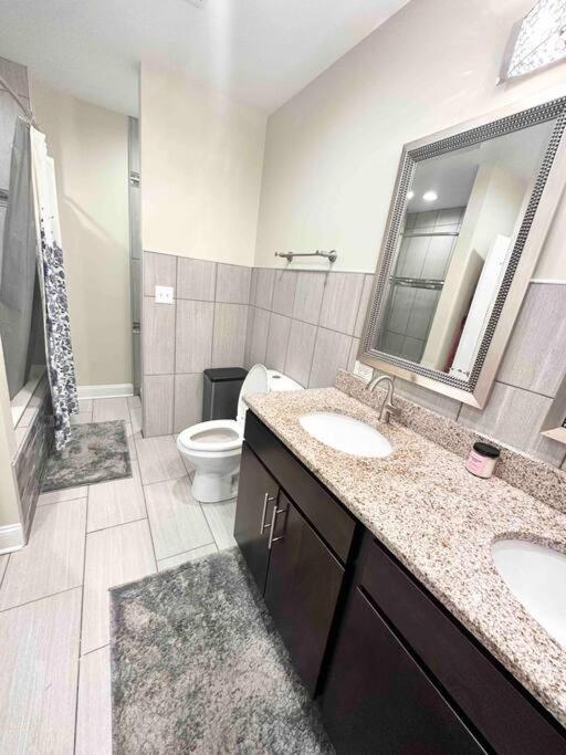 Casa de férias Beautifully Renovated House 10 Mins From Downtown Chicago