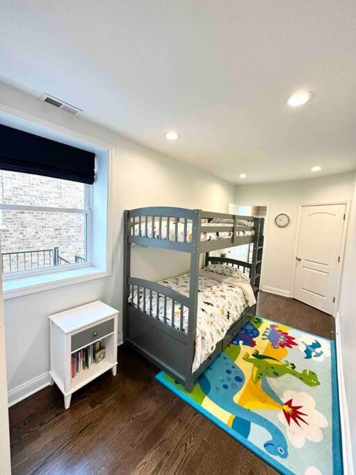 Beautifully Renovated House 10 Mins From Downtown Casa de férias *