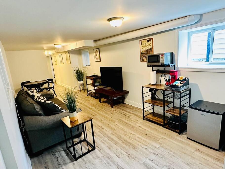 Beautifully Renovated House 10 Mins From Downtown Casa de férias
