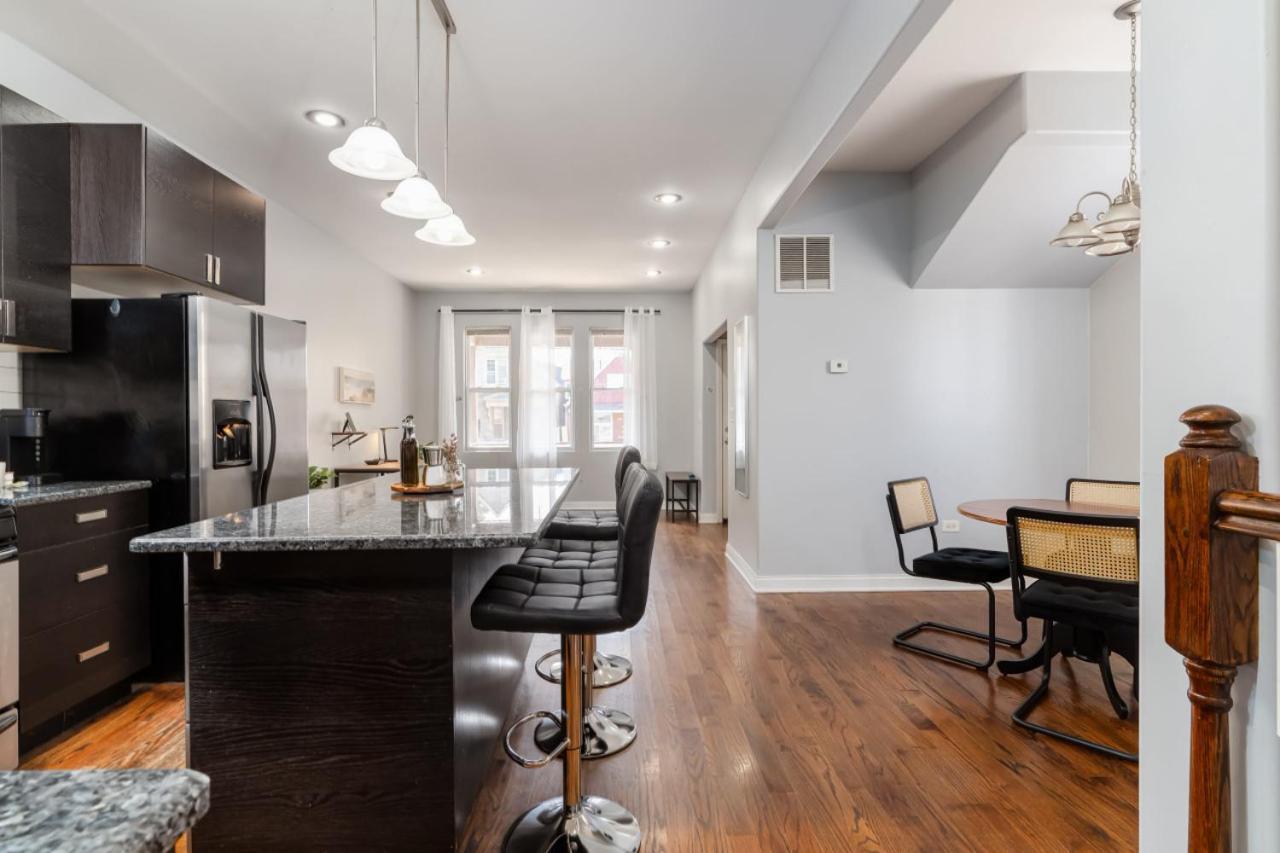 Logan Square Duplex 3br S2 Apartment
