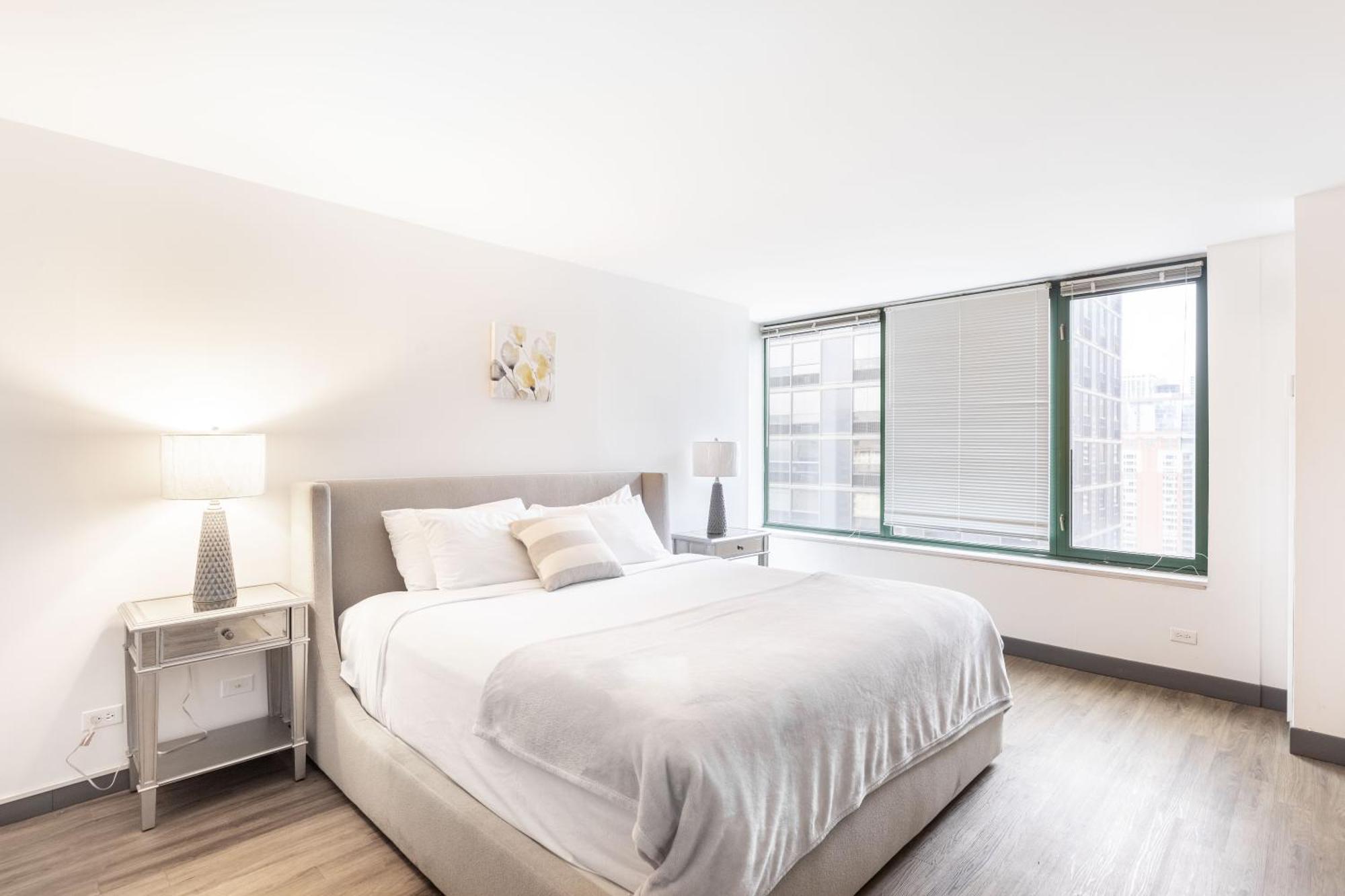 Apartment Envitae 3br Luxury Corner Loft With Navy Pier Views Chicago