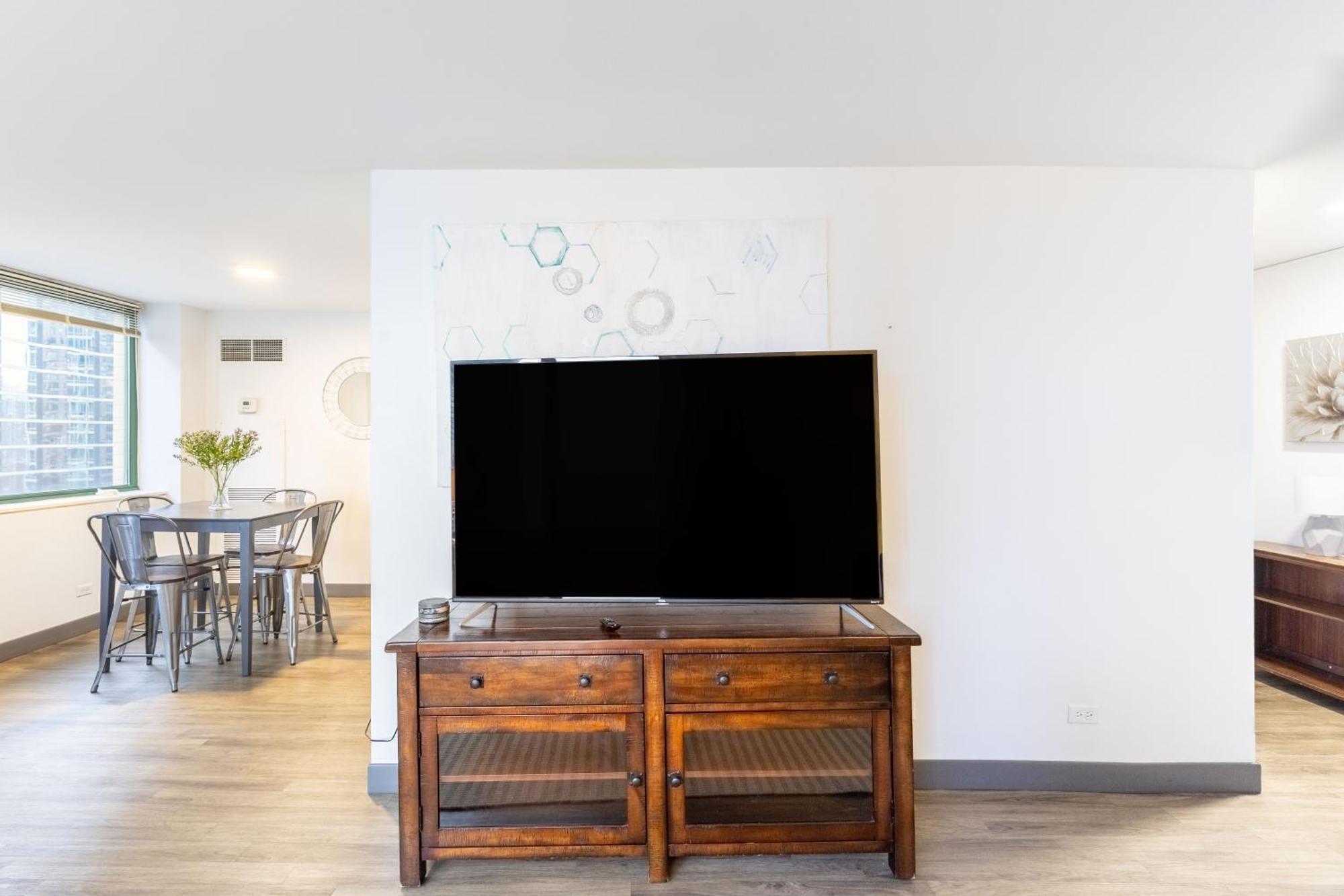 Envitae 3br Luxury Corner Loft With Navy Pier Views Apartment Chicago