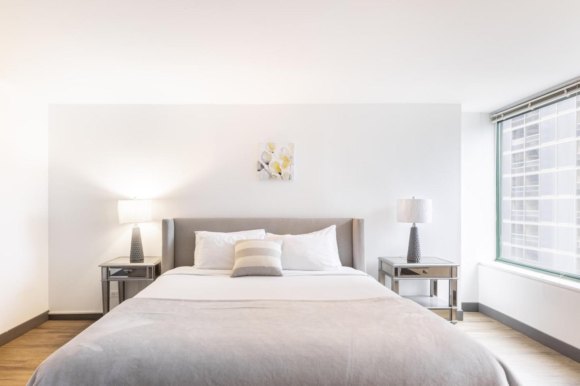 Envitae 3br Luxury Corner Loft With Navy Pier Views Apartment *