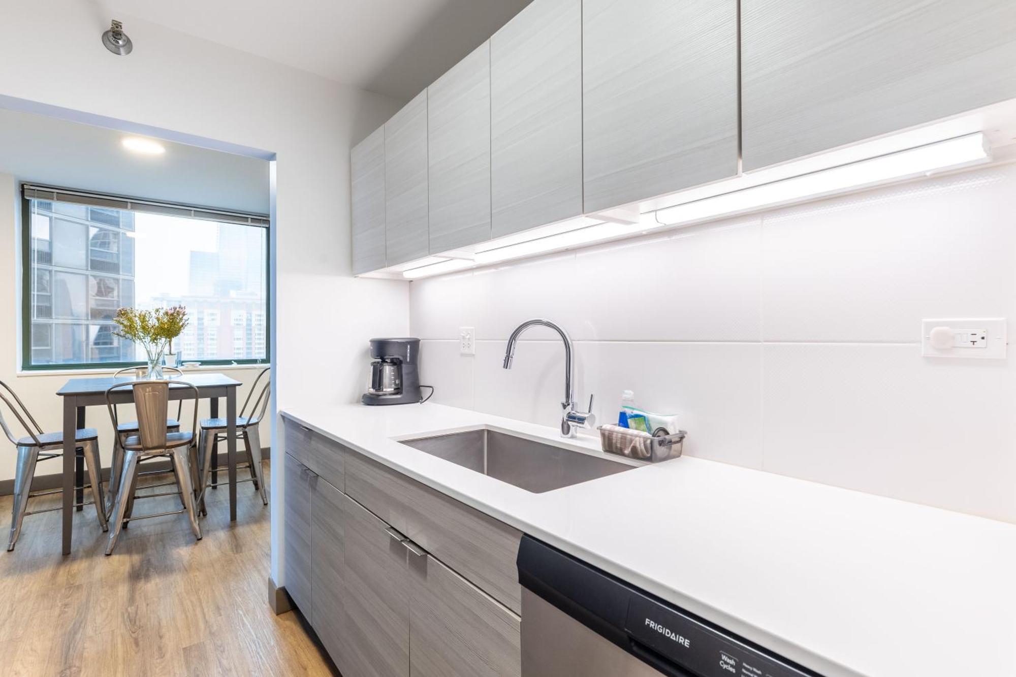 Envitae 3br Luxury Corner Loft With Navy Pier Views Chicago