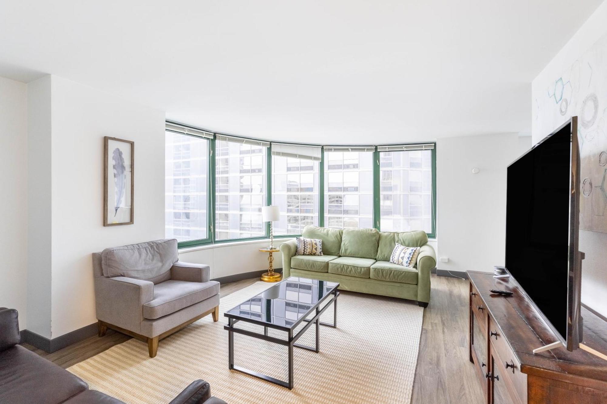 Envitae 3br Luxury Corner Loft With Navy Pier Views * Chicago