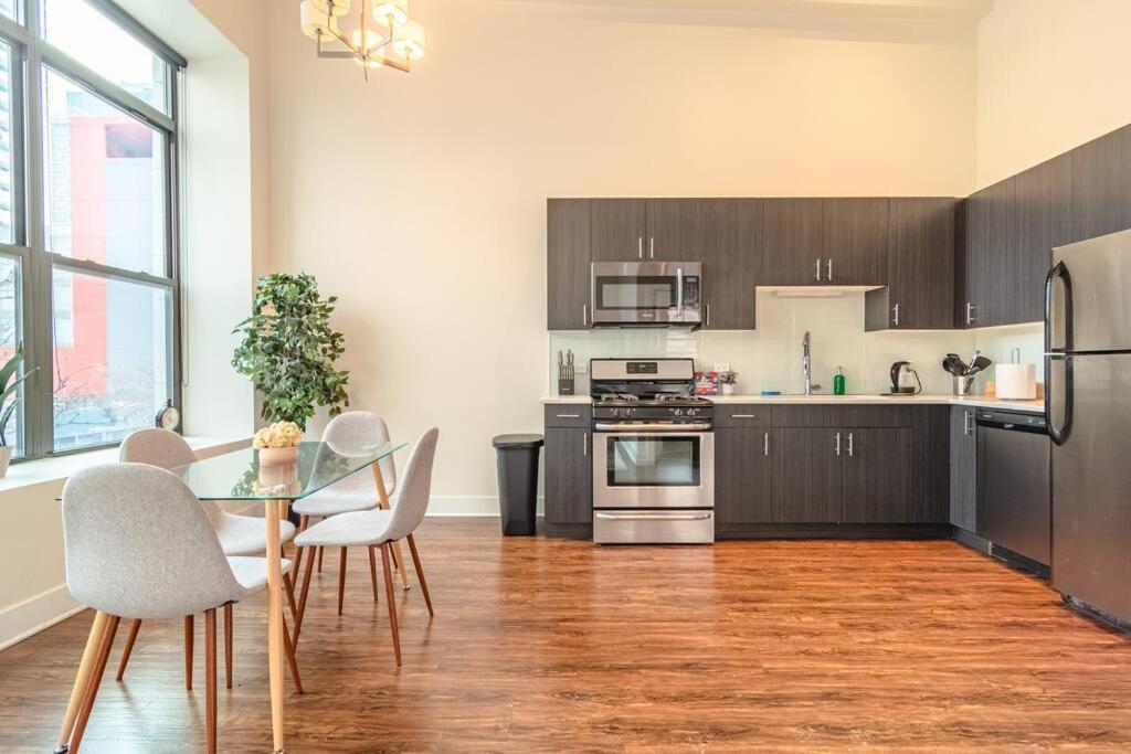 Views And Convenient 3br For Group Of 8 Guests Near Mccormick, Shedd Aquarium, Museum Campus & Navy Pier Apartment *