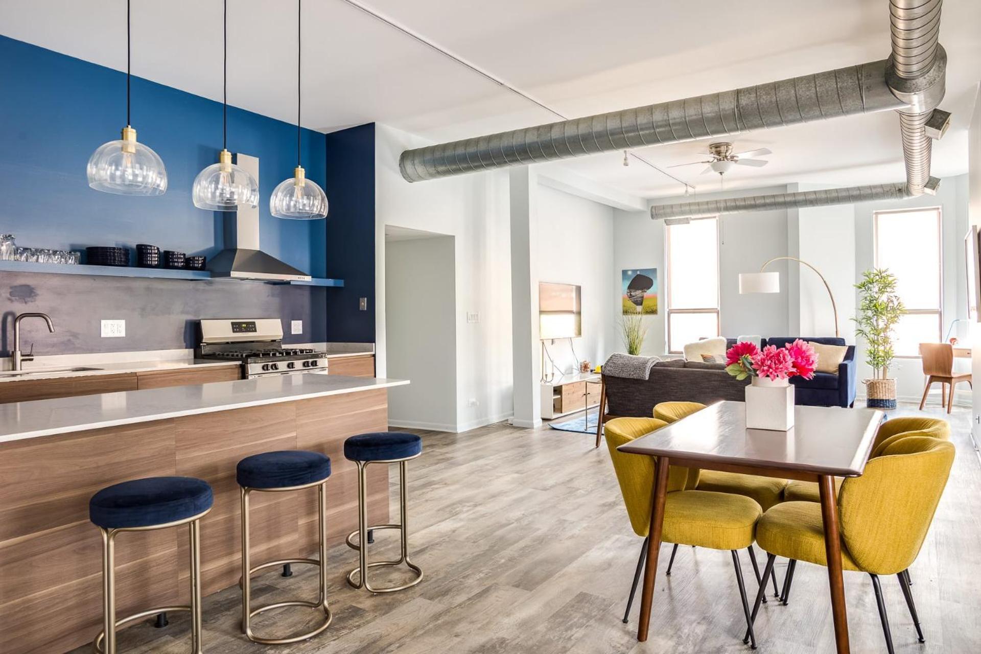Beautifully Remodeled Second Floor Flat In River North With Private Rooftop - 2s Apartamento