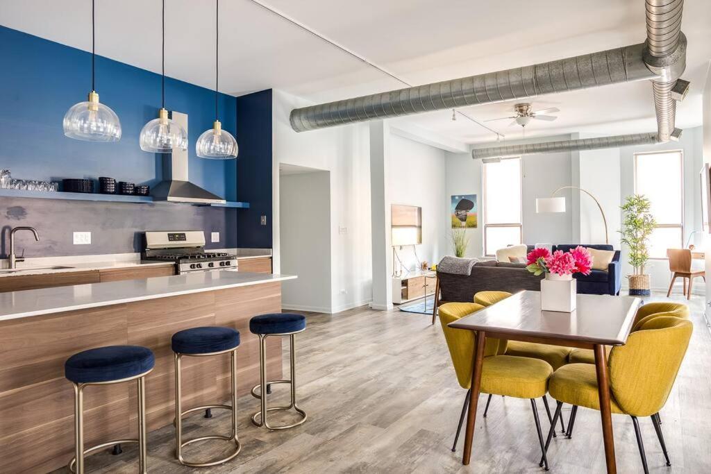 Beautifully Remodeled Second Floor Flat In River North With Private Rooftop - 2s Apartamento *