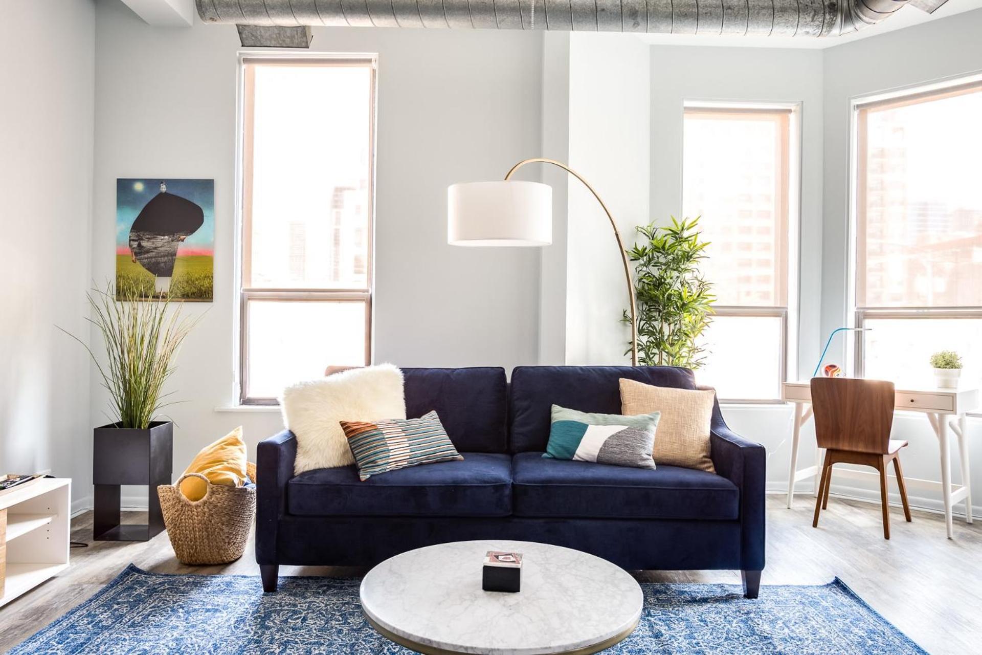 Beautifully Remodeled Second Floor Flat In River North With Private Rooftop - 2s Apartamento