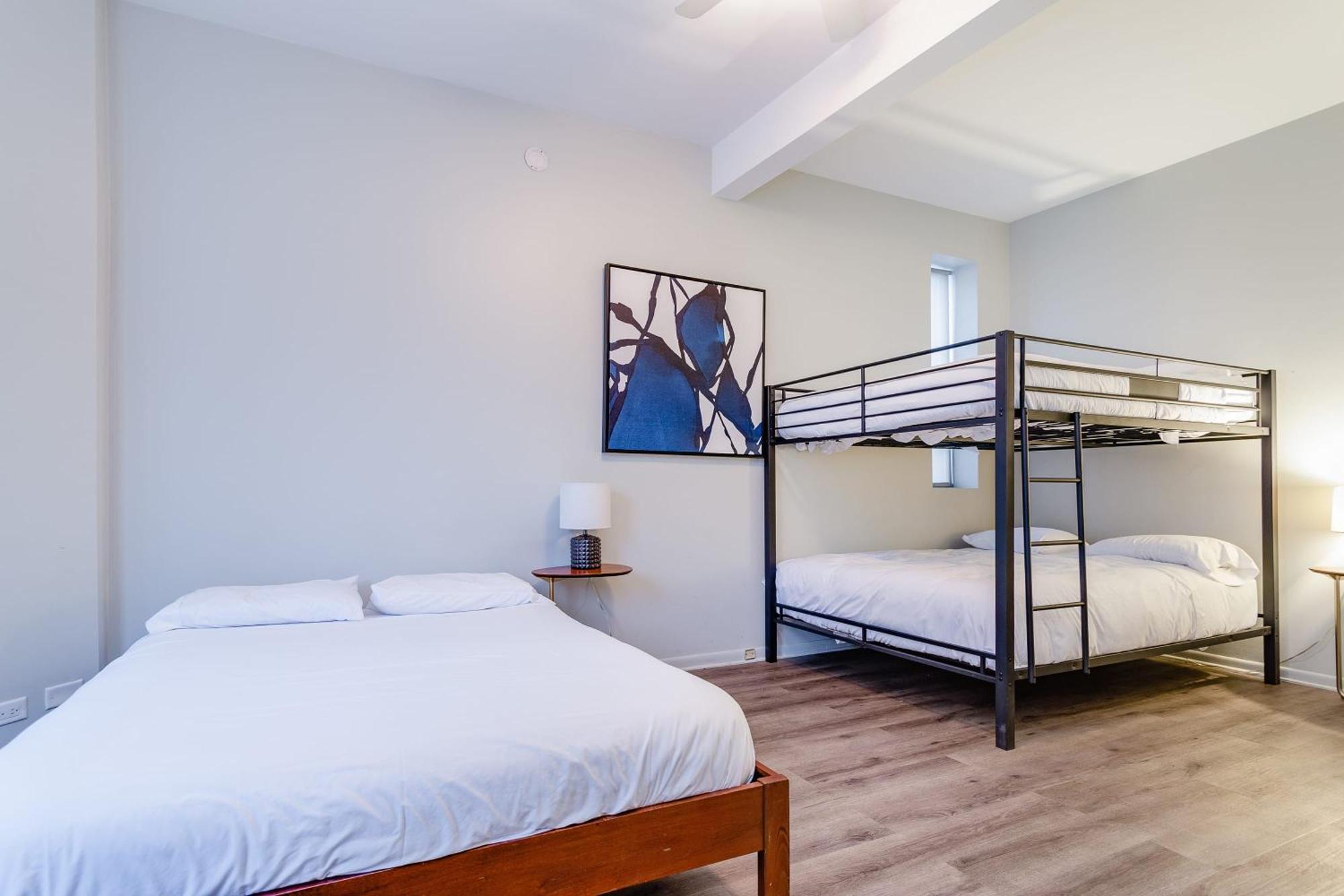 Beautifully Remodeled Second Floor Flat In River North With Private Rooftop - 2s Apartamento *