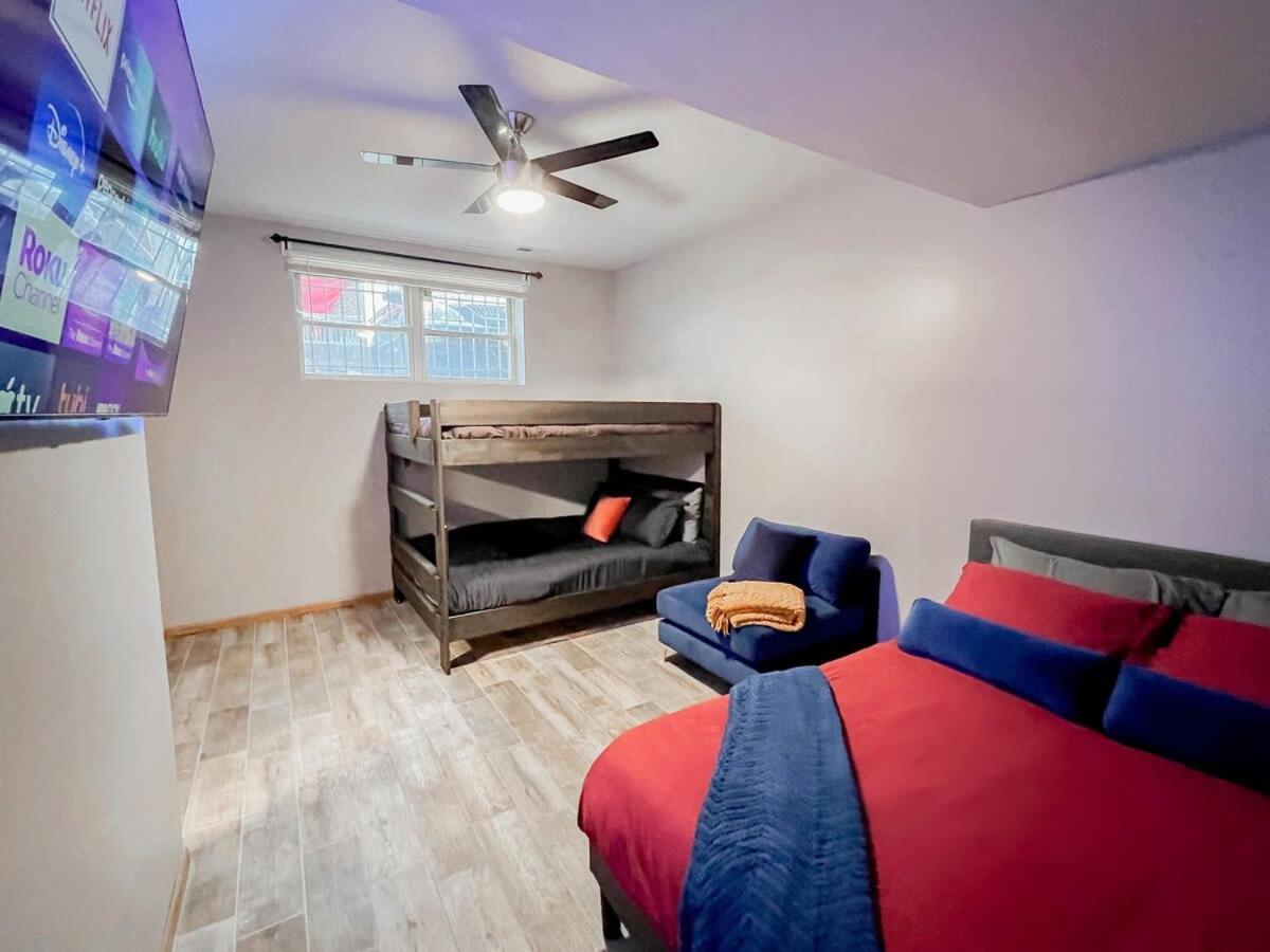 Pool Table, Pingpong, Arcade, 2-car Parking, 3 Floors! Apartamento Chicago