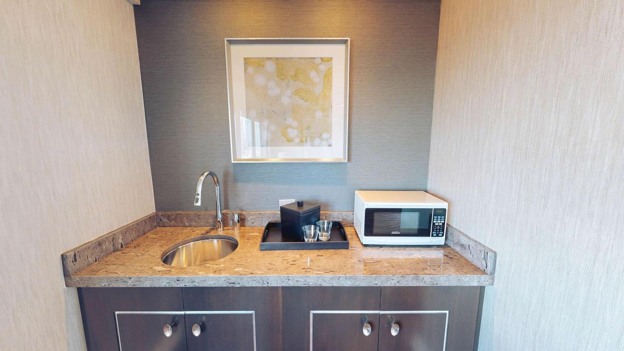 Hilton Hotel 3*