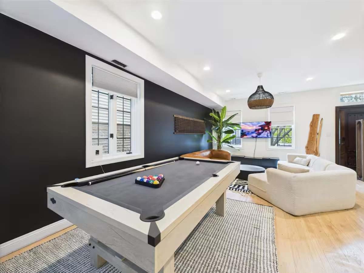 Spacious 4br With Outdoor Oasis Apartment Chicago