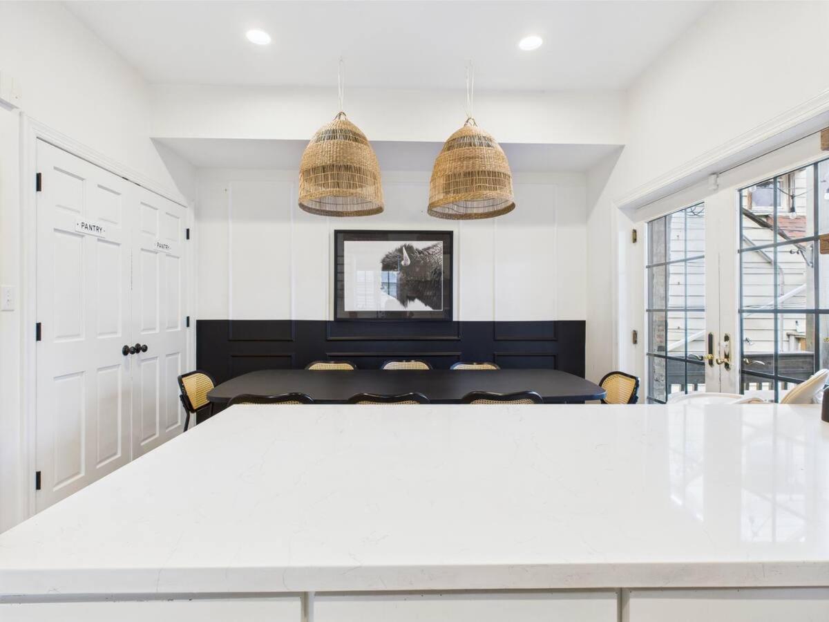 Spacious 4br With Outdoor Oasis Apartment