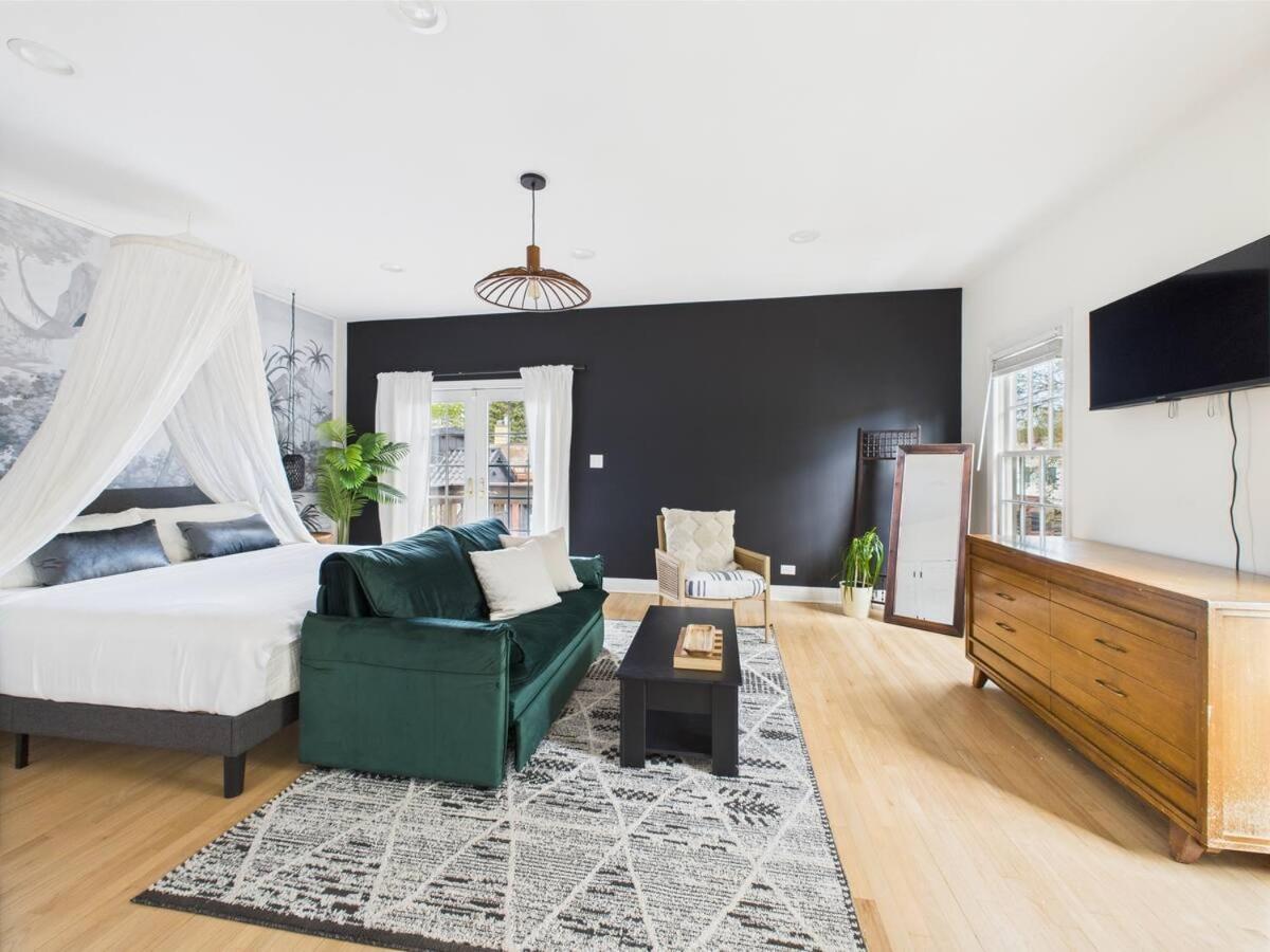 Spacious 4br With Outdoor Oasis Apartment Chicago