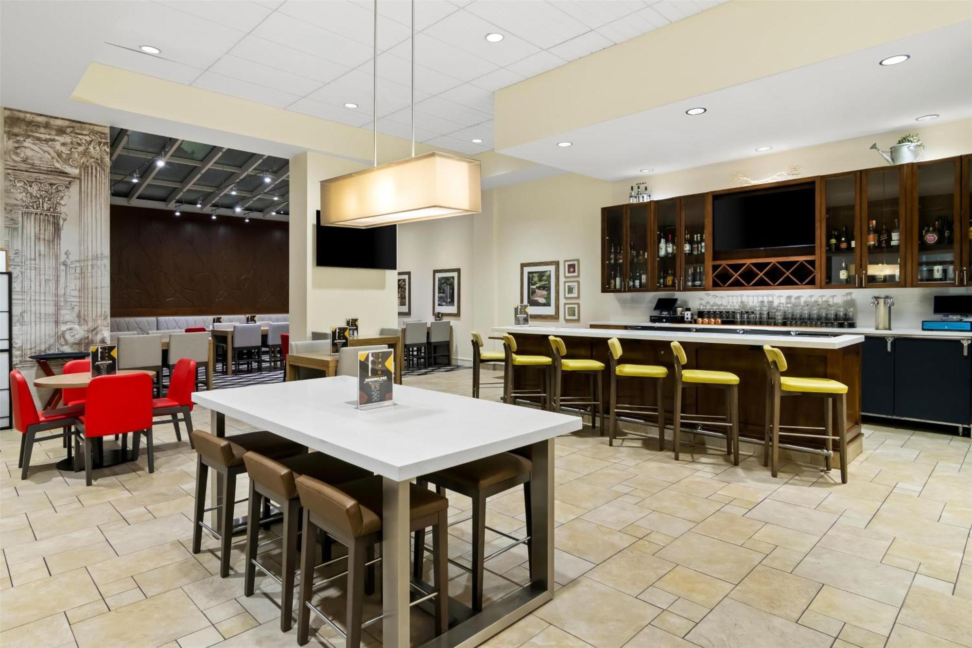 Hotel Hilton Garden Downtown Riverwalk 3*