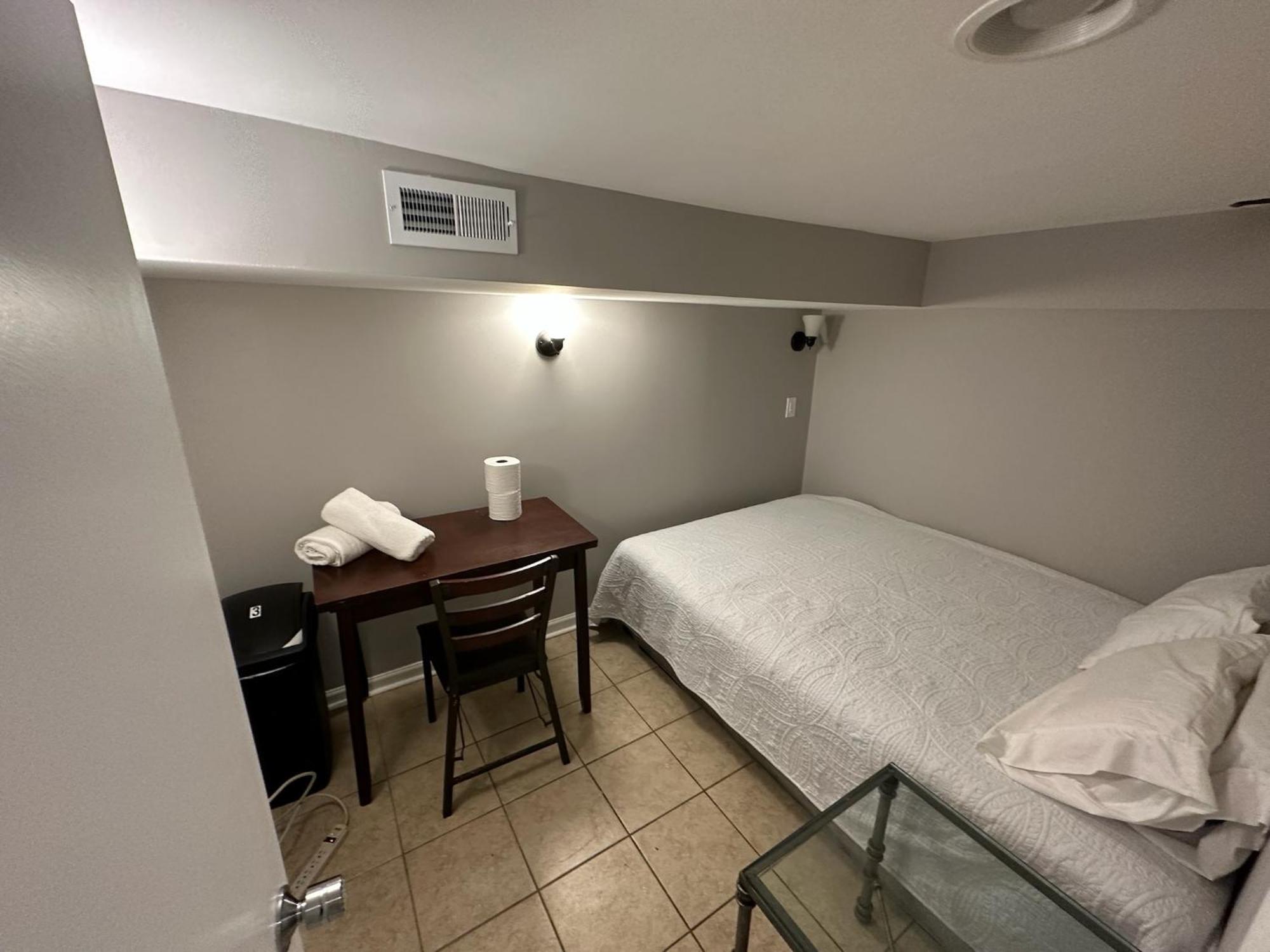 Homestay Close To Downtown - Free Parking *