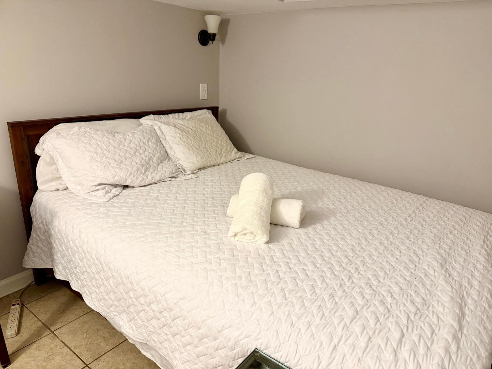 Close To Downtown - Free Parking *
