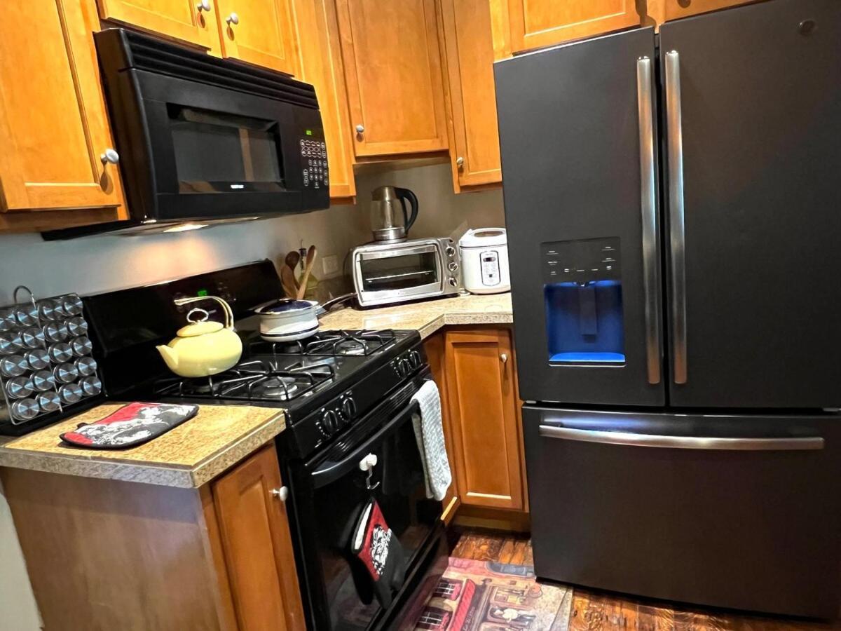 The Banksy-free Parking -4 Bedroom W King Bed- Firepit Rooftop Near United Center *