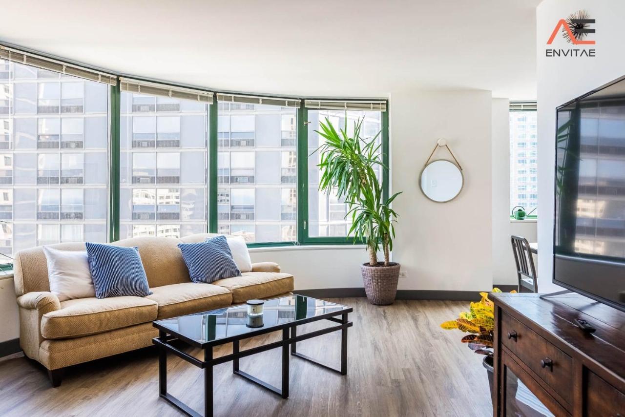 Envitae 3br Luxury Corner Loft With Navy Pier Views Apartment