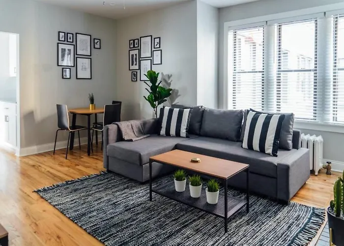 Convenient & Newly Decorated 1Br Apartment - Roscoe 1D