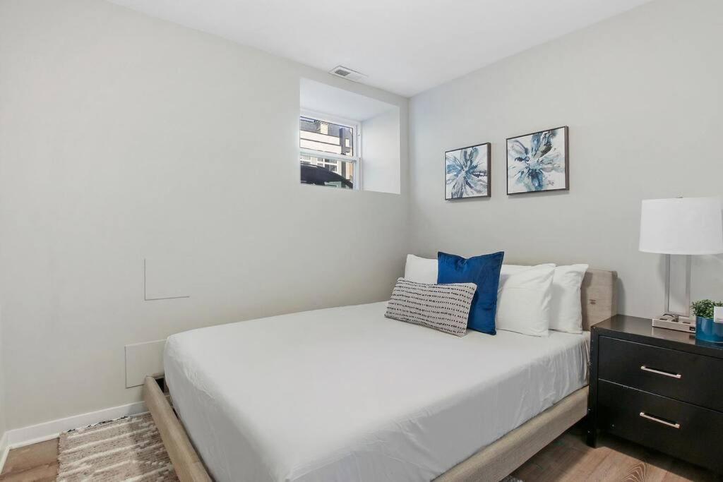 Fully Furnished 2br 2ba With In-unit Laundry - Warren Rep Apartment Chicago