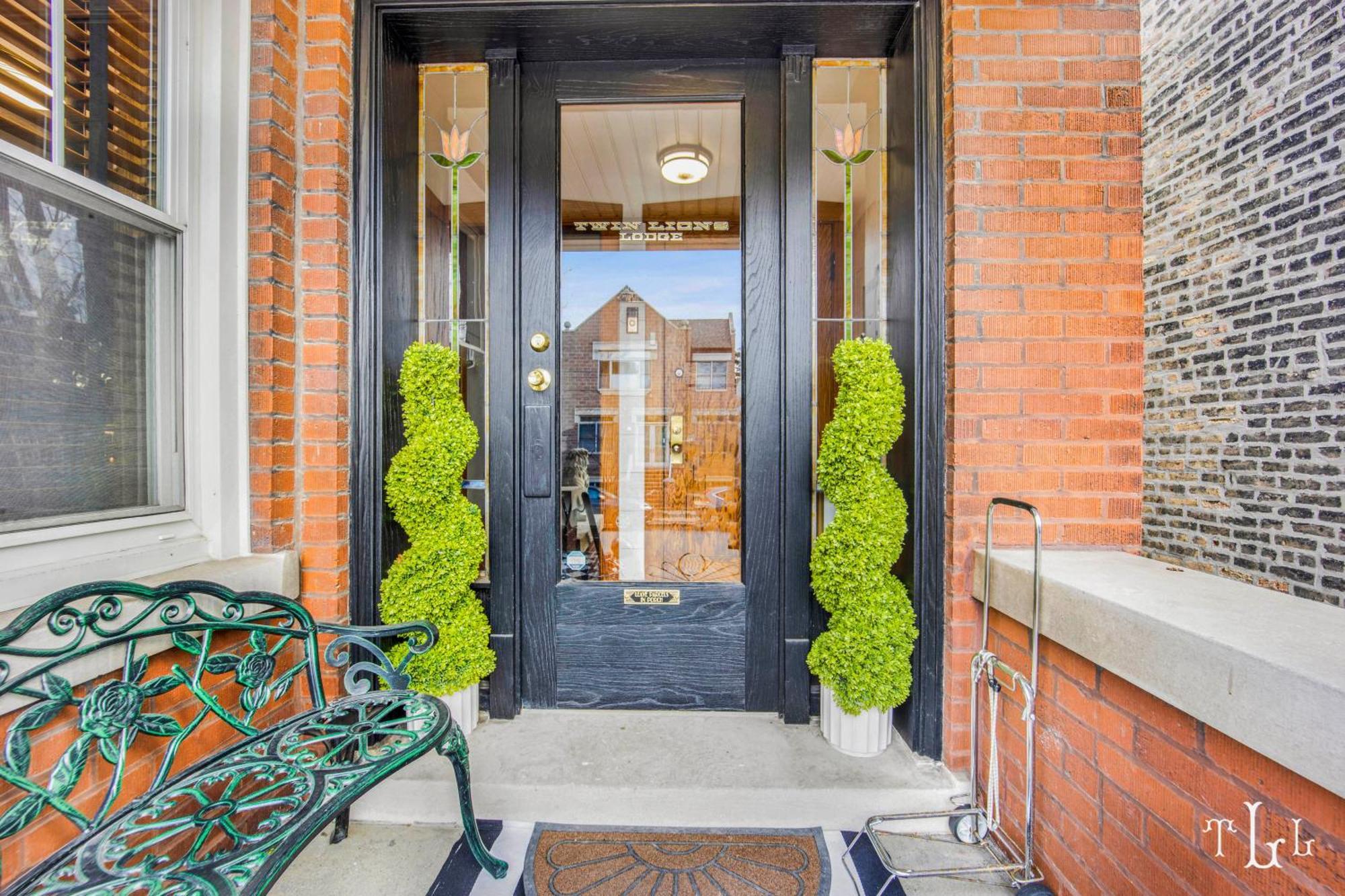 The Twin Lions: Bespoke Travel W/ Speakeasy* * Chicago