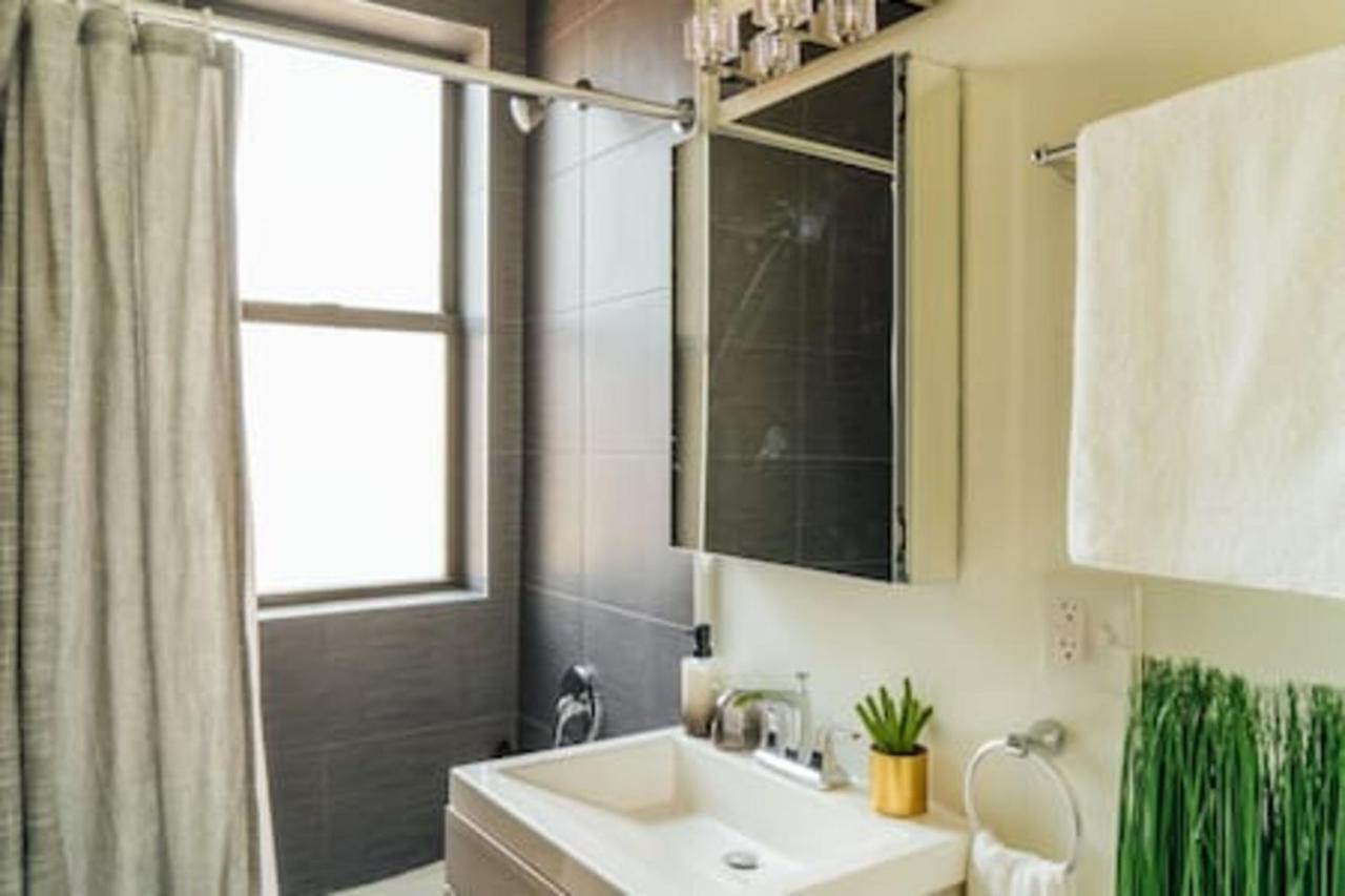 Convenient & Newly Decorated 1br - Roscoe 1d Apartment Chicago