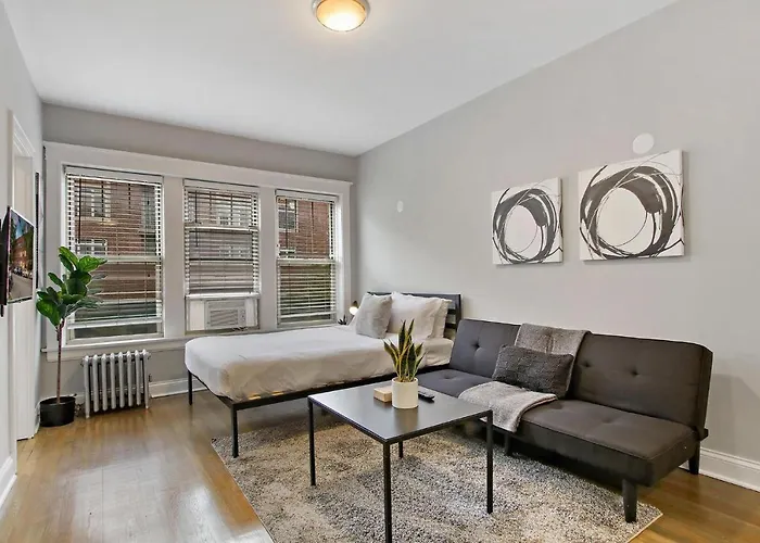 Stylish Studio Apartment In Portage Park - Pensacola 2N