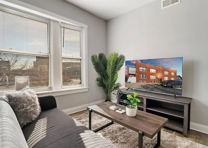 Irving Park 3Br Apartment With Full Kitchen - Belle Plaine 2W