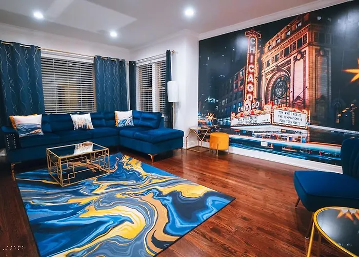 The Blue Golden Luxury Modern 3- Bedroom Apartment In Chicago