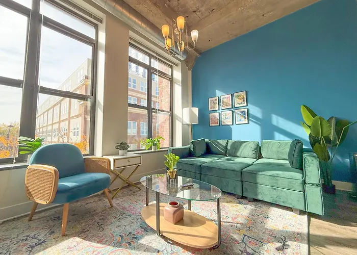 Mccormick Place Beautiful 2Br Apartment With Optional Parking Sleeps Up To 8 Near Soldier Field, Grant Park And Lakefront Trail