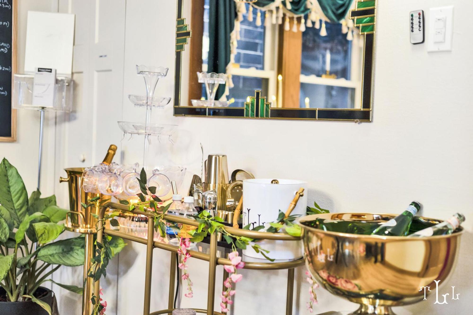 Apartment The Twin Lions: Bespoke Travel W/ Speakeasy* Chicago