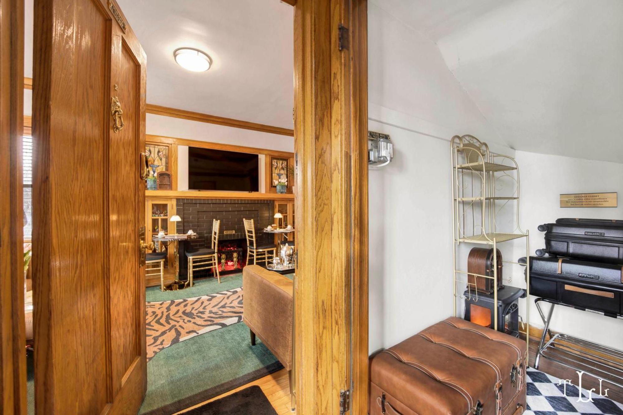 The Twin Lions: Bespoke Travel W/ Speakeasy* Chicago