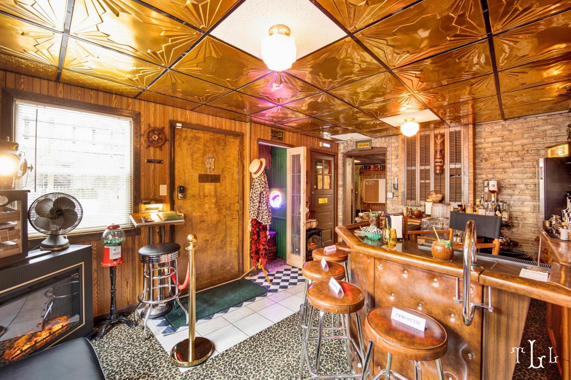 Apartment The Twin Lions: Bespoke Travel W/ Speakeasy* *