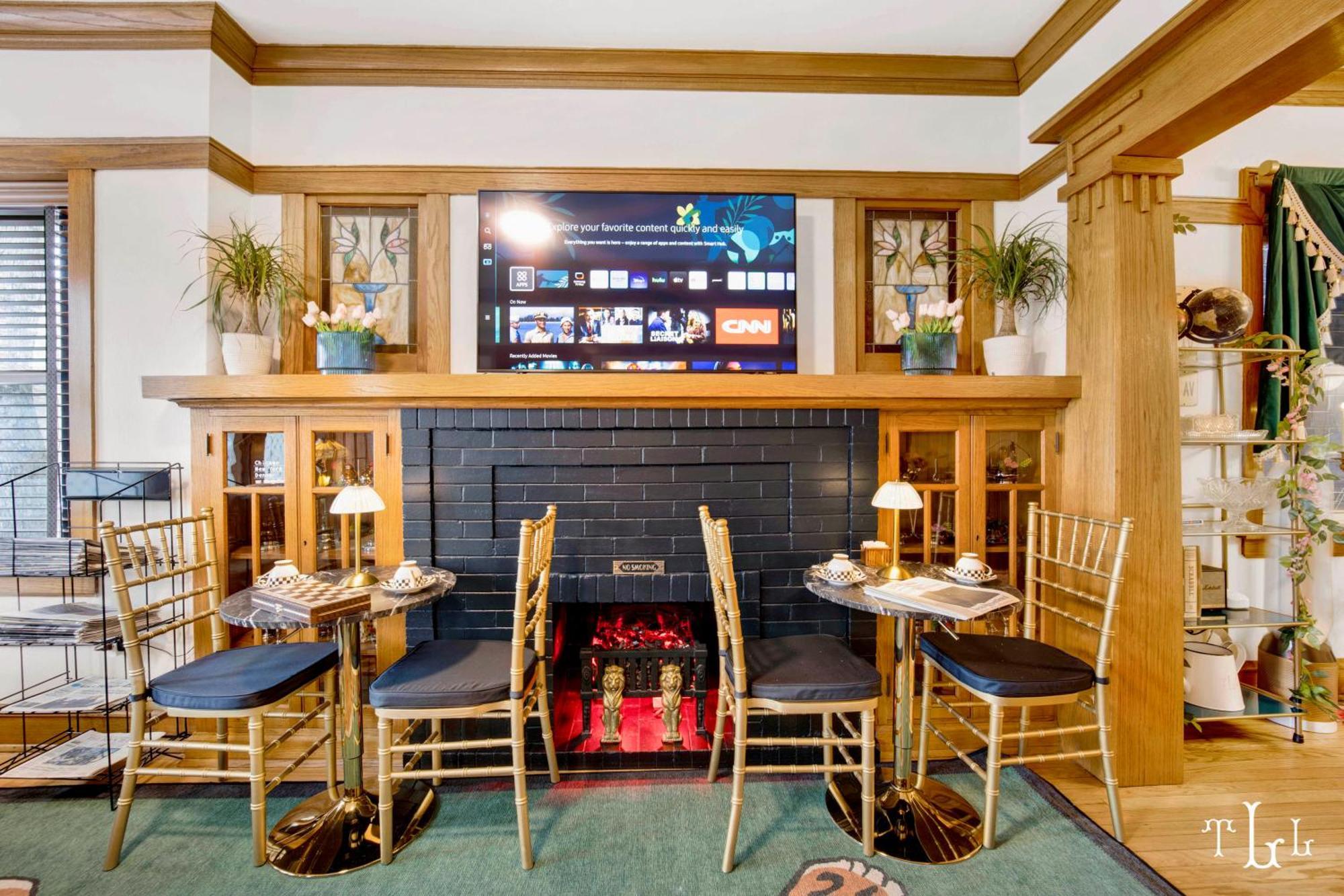 Apartment The Twin Lions: Bespoke Travel W/ Speakeasy* Chicago