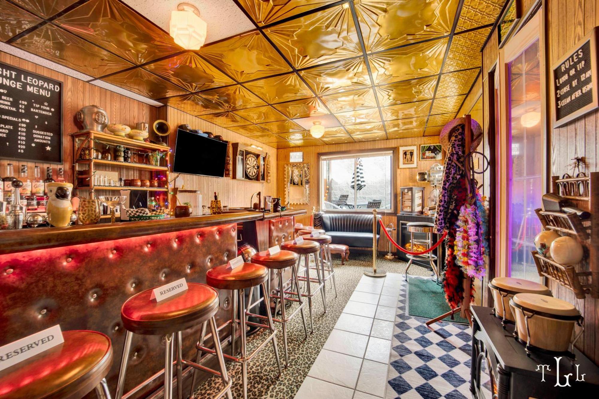 The Twin Lions: Bespoke Travel W/ Speakeasy* * Chicago