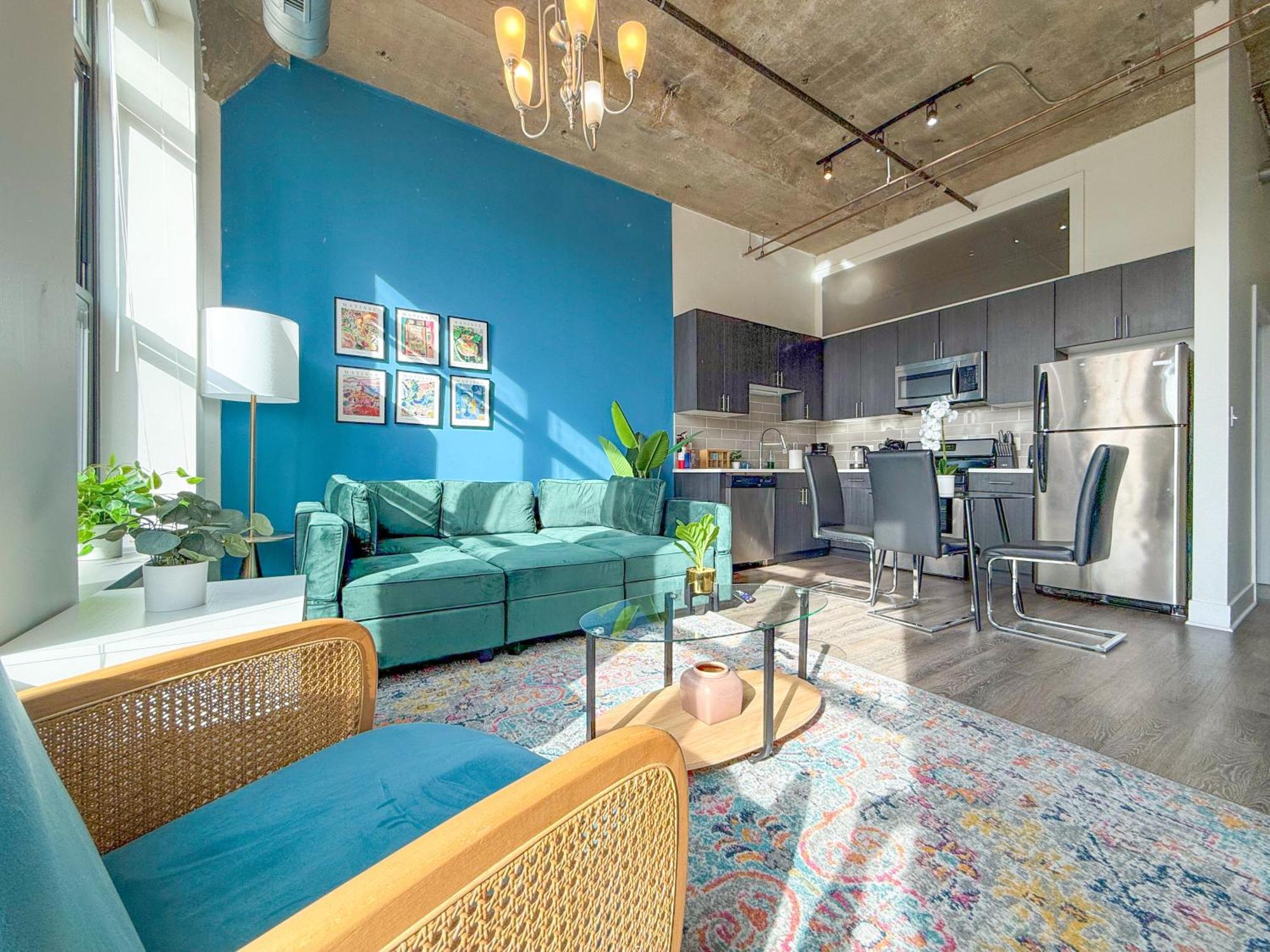 Apartment Mccormick Place Beautiful 2br With Optional Parking Sleeps Up To 8 Near Soldier Field, Grant Park And Lakefront Trail *